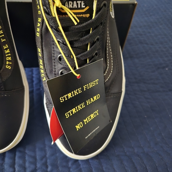 Vans Old Skool Cobra Kai Strike First Men Yellow Black White Rare 042024 - Picture 6 of 10